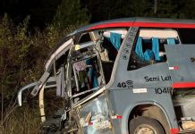 Motorista reserva de ônibus e caminhoneiro morrem em acidente na PR-151, em São Mateus do Sul Motorista reserva de ônibus e caminhoneiro morrem em acidente na PR-151, em São Mateus do Sul