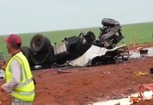 Caminhoneiro morre em acidente com carreta na BR-163/MT, em Nova Mutum Caminhoneiro morre em acidente com carreta na BR-163/MT, em Nova Mutum