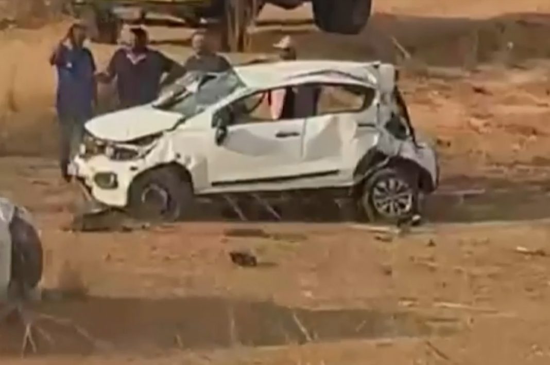 Carro capota na TO-425 e mata filha do prefeito de Goiatins (TO); irmã fica ferida Carro capota na TO-425 e mata filha do prefeito de Goiatins (TO); irmã fica ferida
