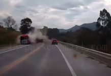 VÍDEO: Caminhoneiro morre em colisão contra carreta na BR-116/MG, em São João do Manhuaçu VÍDEO: Caminhoneiro morre em colisão contra carreta na BR-116/MG, em São João do Manhuaçu