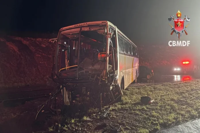 Acidente com ônibus na BR-020/DF deixa 15 feridos, em Planaltina Acidente com ônibus na BR-020/DF deixa 15 feridos, em Planaltina