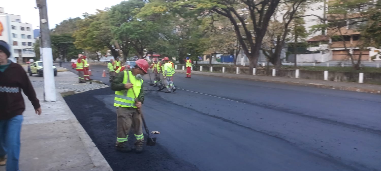 RJ-116 tem obras noturnas de recapeamento, no trecho de Nova Friburgo