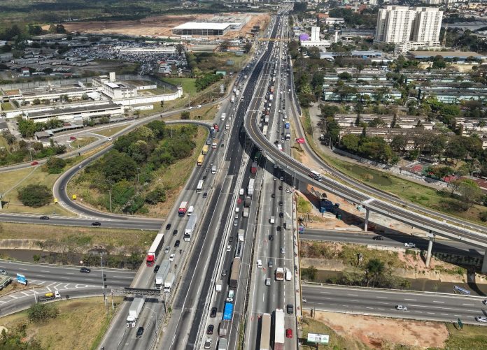 Via Dutra recebe serviços de recuperação no acesso ao Aeroporto de Cumbica, em Guarulhos (SP) Via Dutra recebe serviços de recuperação no acesso ao Aeroporto de Cumbica, em Guarulhos (SP)