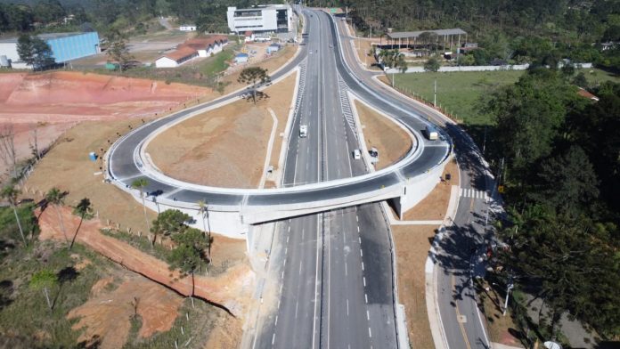 VÍDEO: Finalizada a construção de retorno na Raposo Tavares, em São Roque (SP)