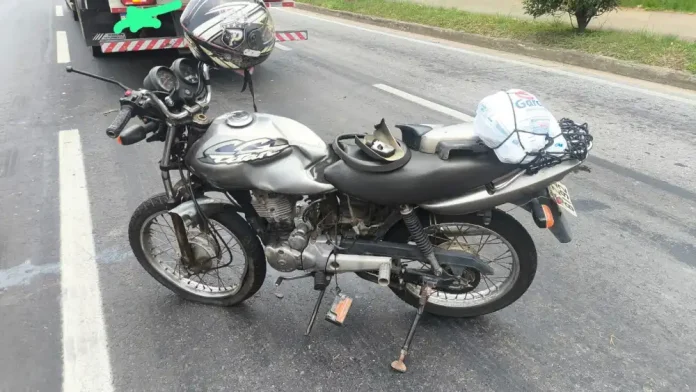Motoqueira morre ao colidir com guincho da concessionária da BR-381/MG, no perímetro urbano de Ipatinga (MG). Motoqueira morre ao colidir com guincho da concessionária da BR-381/MG, no perímetro urbano de Ipatinga (MG).