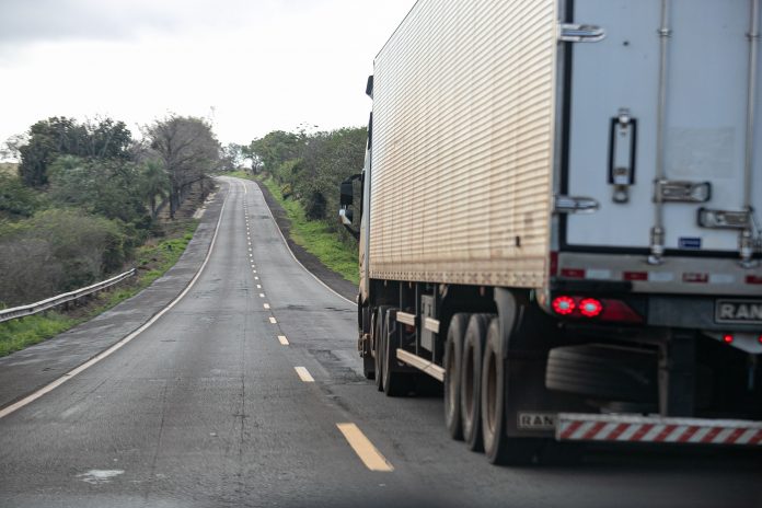 EPR vence leilão do Lote 4 no Paraná com desconto de 21,3% no pedágio EPR vence leilão do Lote 4 no Paraná com desconto de 21,3% no pedágio