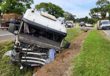 VÍDEO: Caminhoneiro com CNH suspensa mata casal na BR-476/PR e deixa em criança em estado grave VÍDEO: Acidente na BR-476/PR mata casal e deixa criança ferida, em Araucária