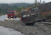 Jovem morre após caminhão tombar na BR-146/MG, entre Guaxupé e S. Pedro da União Jovem morre após caminhão tombar na rodovia BR-146/MG, entre Guaxupé e S. Pedro da União na Serra de São Pedro.