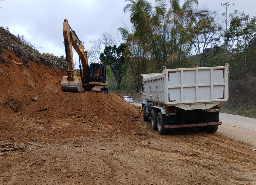 Após 12 anos de espera, tem início a recuperação da MG-457, na Zona da Mata