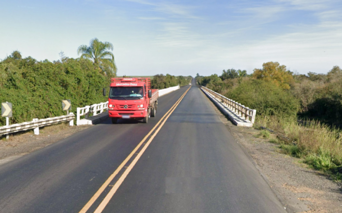Tráfego de caminhões e ônibus está restrito na Ponte do Salso, na BR-290/RS Tráfego de caminhões e ônibus está restrito na Ponte do Salso, na BR-290/RS