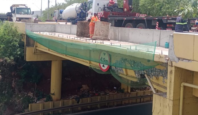 Viaduto da PR-444, em Arapongas, recebe obras de melhorias, após sinistro