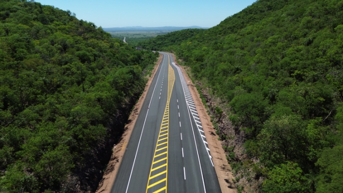 Rodovia BR-267 recebe melhorias em 23 quilômetros, entre Porto Murtinho e Alto Caracol, no Mato Grosso do Sul.