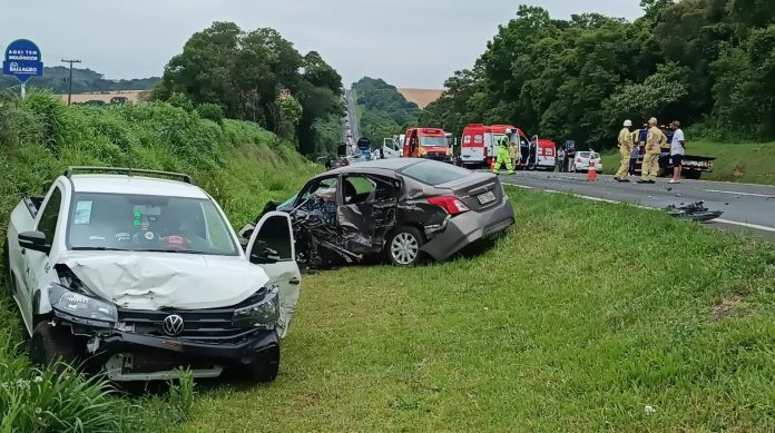 Acidente na BR-277/PR deixa 1 pessoa morta e 3 feridas, em Palmeira