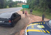 Adolescente é flagrado dirigindo carro com sete familiares na BR-101/ES Adolescente é flagrado dirigindo carro com sete familiares na BR-101/ES