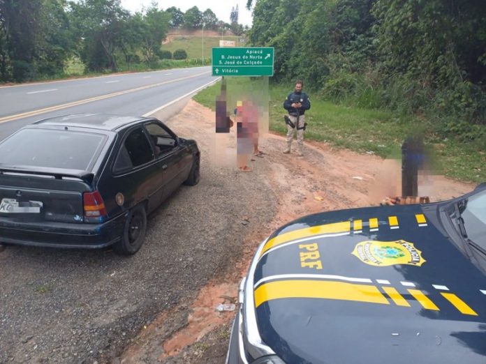 Adolescente é flagrado dirigindo carro com sete familiares na BR-101/ES Adolescente é flagrado dirigindo carro com sete familiares na BR-101/ES