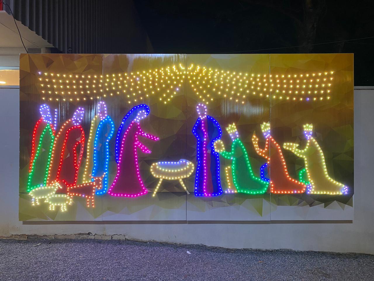 Natal Iluminado do Posto Arco-Íris encanta viajantes na Dutra com maior árvore do Vale do Paraíba