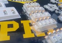 VÍDEOS: Motorista é detido na BR-153/GO com canetas emagrecedoras e celulares irregulares VÍDEOS: Motorista é detido na BR-153/GO com canetas emagrecedoras e celulares irregulares