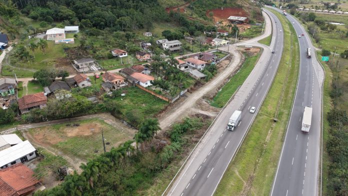 Obras de construção de rotatória alteram o tráfego na BR-101/SC, em Imbituba Obras de construção de rotatória alteram o tráfego na BR-101/SC, em Imbituba