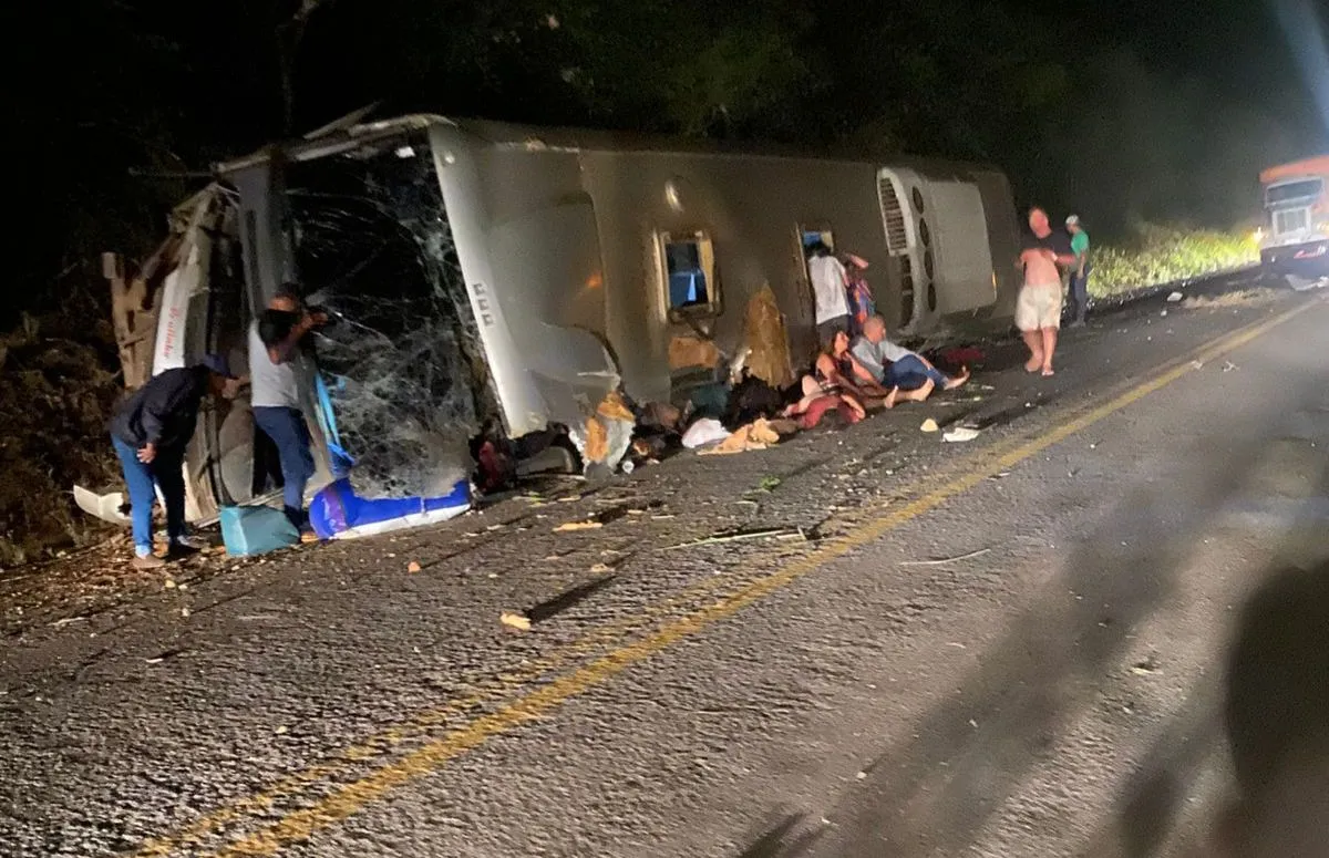 Excesso de velocidade de ônibus pode ter causado tragédia com 17 mortes na BR-423/PE