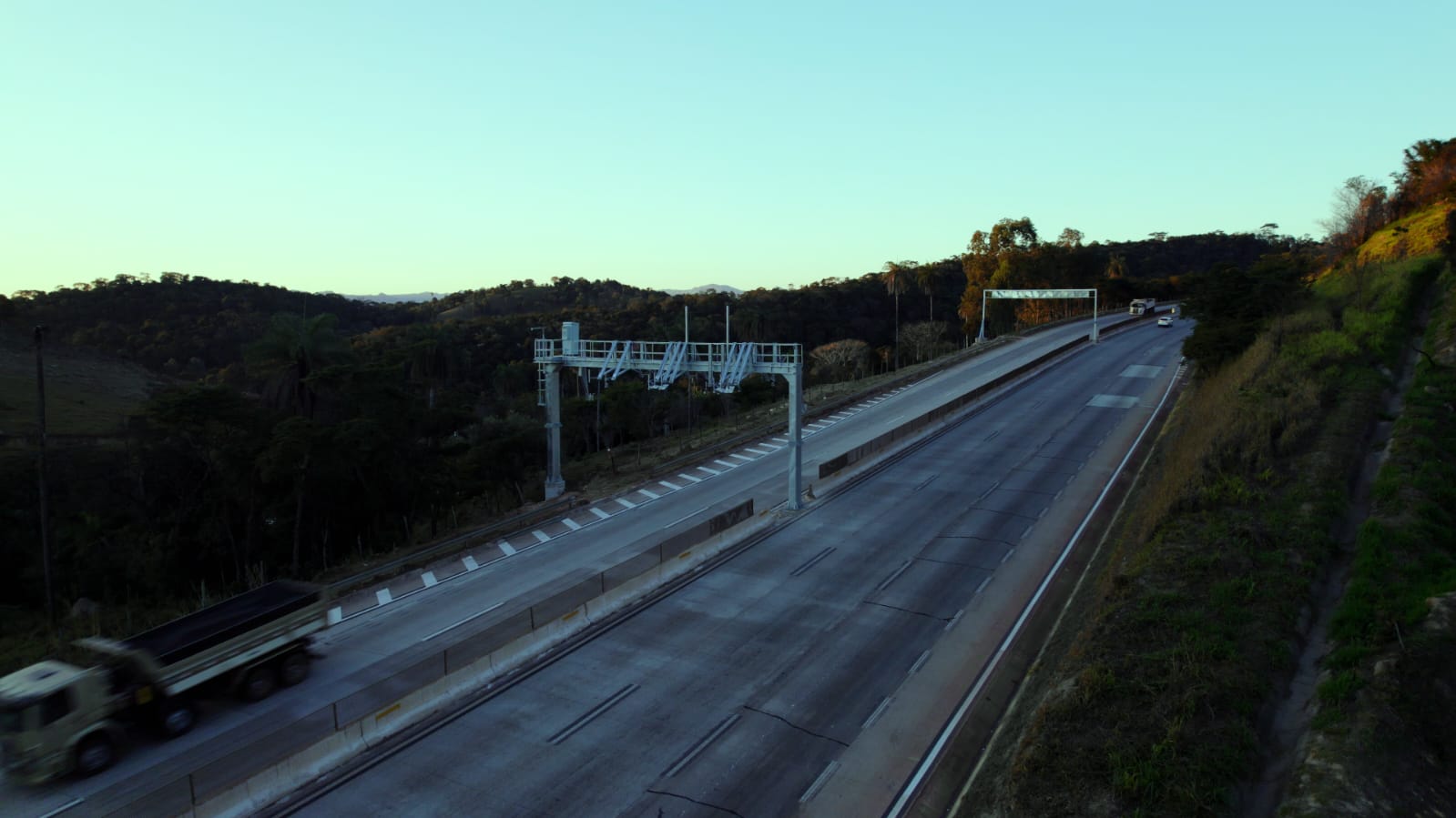 Concessionária começa a cobrar pedágio, no dia 17, em 3 pórticos na BR-381/MG