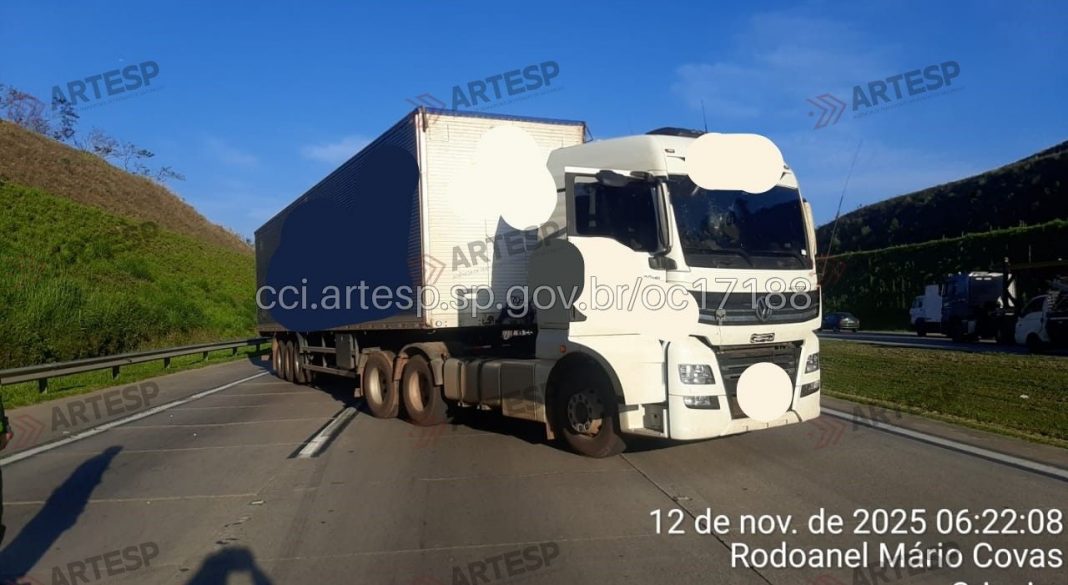 Caminhoneiro atravessa carreta no Rodoanel, relata sequestro, mas polícia estuda possível surto psicótico