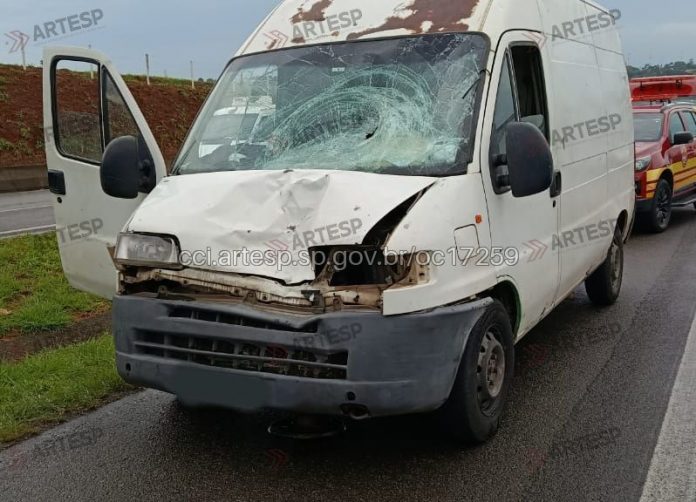Andarilho morre atropelado por van na Rodovia D. Pedro, em Campinas (SP) Andarilho morre atropelado por van na Rodovia D. Pedro, em Campinas (SP)