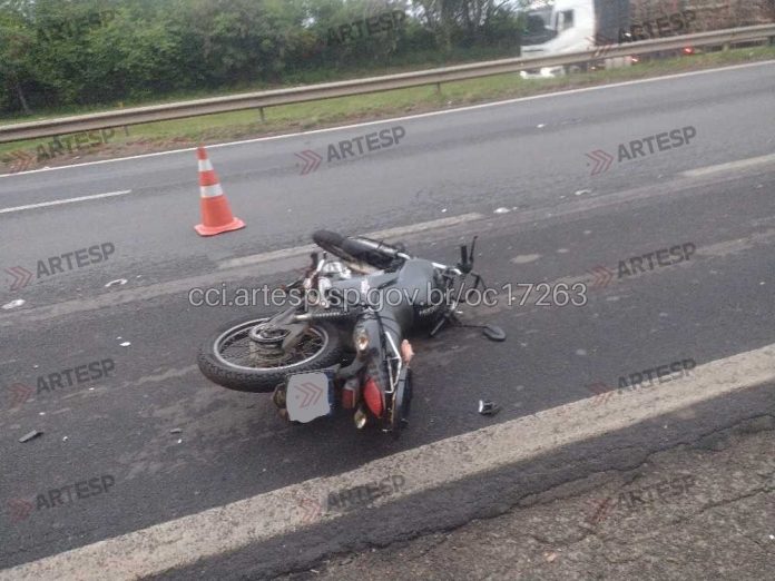 Motoqueiro morre na SP-127, em Cerquilho, após atropelar um cavalo