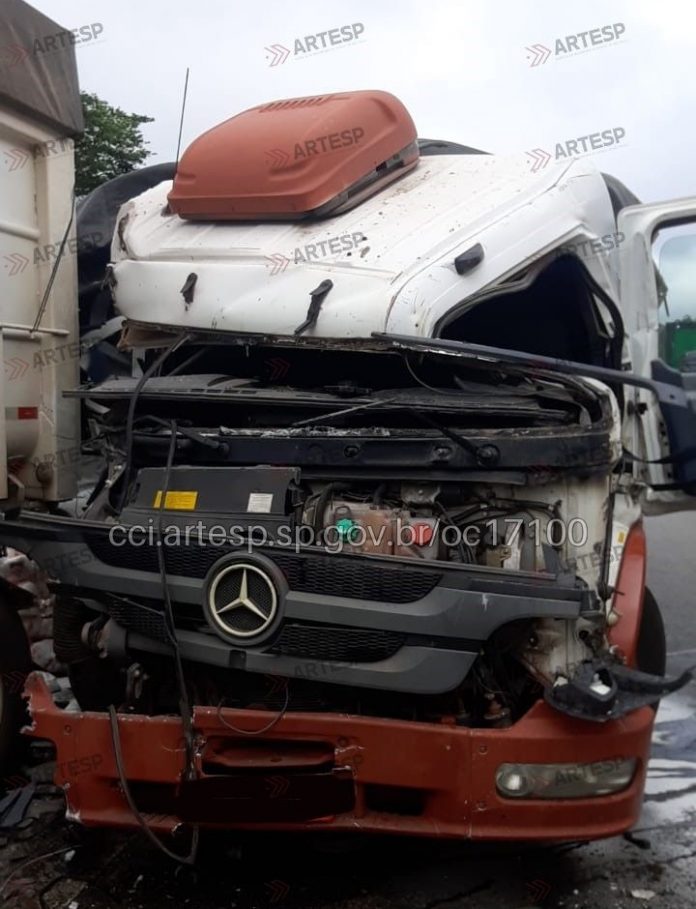 Caminhoneiro fica gravemente ferido em acidente no Rodoanel, em SP Caminhoneiro fica gravemente ferido em acidente no Rodoanel, em SP
