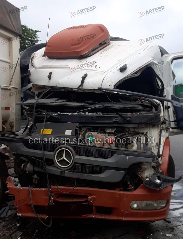 Caminhoneiro fica gravemente ferido em acidente no Rodoanel, em SP