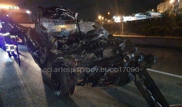 Camionete choca em traseira de caminhão na Via Anhanguera e motorista morre, em Jundiaí (SP)
