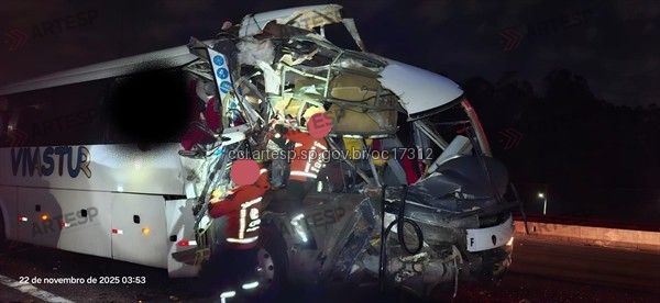Ônibus clandestino provoca acidente com 46 feridos, sendo 4 graves, na Bandeirantes, em SP
