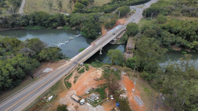 Operação 'Pare-e-Siga' na ponte da SP-300, em Laranjal Paulista, passa a ser somente durante o dia