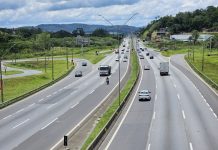 Grupo Motiva vence leilão da Fernão Dias com desconto de 17% na tarifa de pedágio Grupo Motiva vence leilão da Fernão Dias com desconto de 17% na tarifa de pedágio