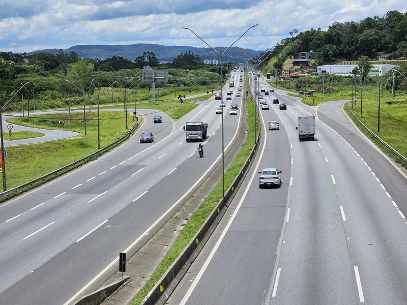 Grupo Motiva vence leilão da Fernão Dias com desconto de 17% na tarifa de pedágio