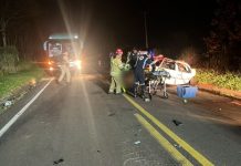 Seis pessoas morrem, entre elas, uma criança, em acidente na PR-490 Seis pessoas morrem, entre elas, uma criança, em acidente na rodovia PR-490, entre os municípios de Altônia e Iporã.