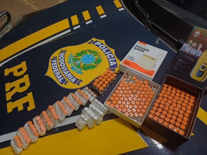 Mulheres são presas em ônibus na BR-153/GO com anabolizantes e medicamentos para emagrecimento Mulheres são presas em ônibus na BR-153/GO com anabolizantes e medicamentos para emagrecimento