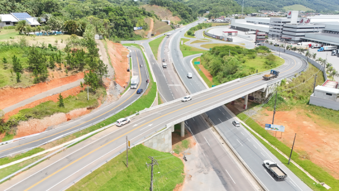 Viaduto Segalas é liberado ao tráfego na BR-470/SC, em Gaspar Viaduto Segalas é liberado ao tráfego na BR-470/SC, em Gaspar