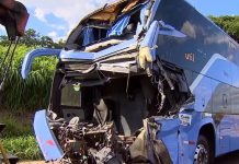 Engavetamento na Via Dutra deixa motorista de ônibus morto e 37 feridos, em Taubaté (SP) Engavetamento na Via Dutra deixa motorista de ônibus morto e 37 feridos, em Taubaté (SP)