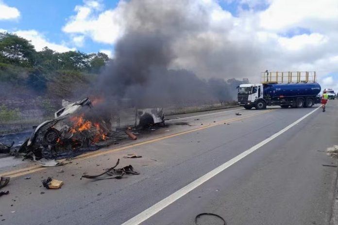 Acidente na BR-101/BA mata ao menos 9 pessoas, em Mucuri