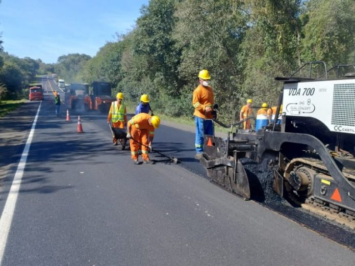 Concessionária paranaense realiza serviços de manutenção nas BRs 277, 373 e 476 Concessionária paranaense realiza serviços de manutenção nas BRs 277, 373 e 476
