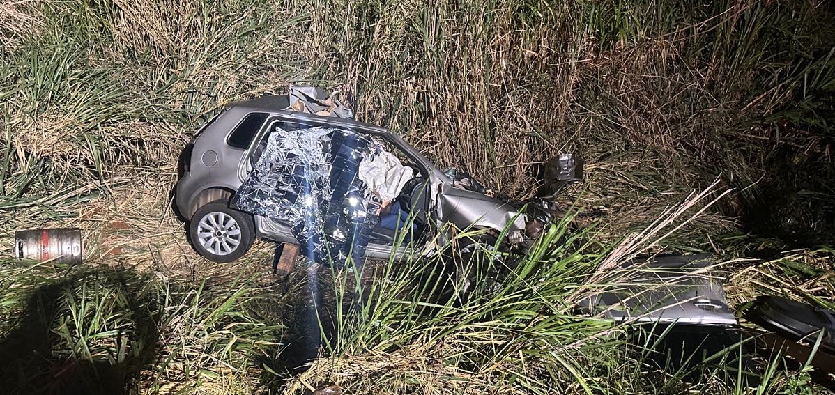 Colisão frontal entre caminhão e carro na PR-444 mata todos os ocupantes, em Arapongas