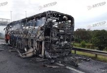 Ônibus da Viwa Transportes pega fogo na SP-348, em Campinas; ninguém sai ferido Ônibus da Viwa Transportes pega fogo na SP-348, em Campinas; ninguém sai ferido