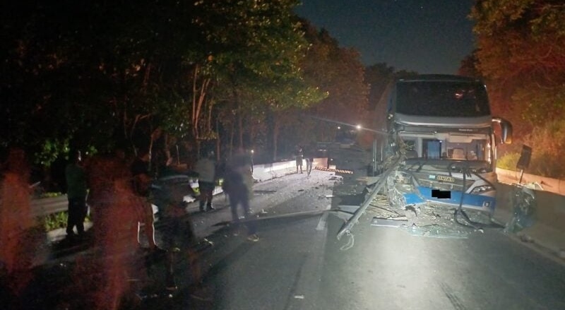 Caminhão na contramão na Serra das Araras na Dutra provoca colisão com ônibus e carro