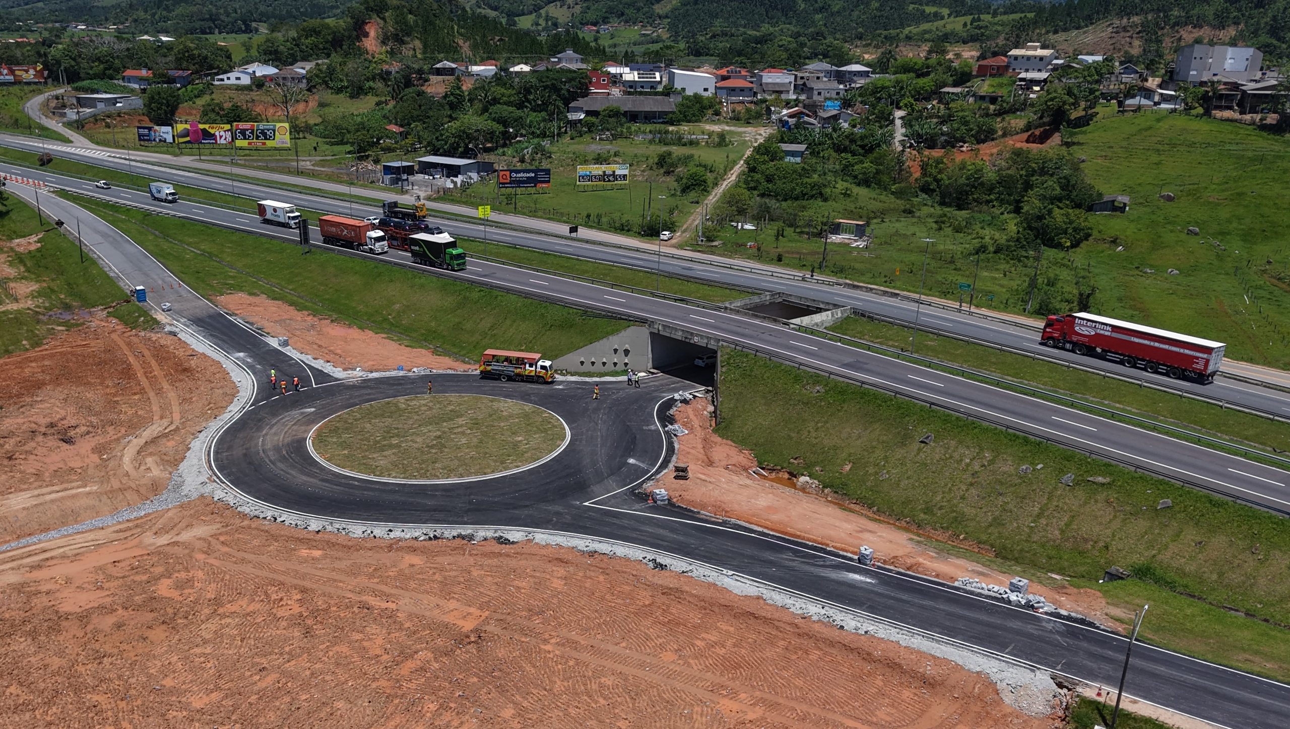 Rotatória na BR-101/SC é entregue ao tráfego, em Paulo Lopes