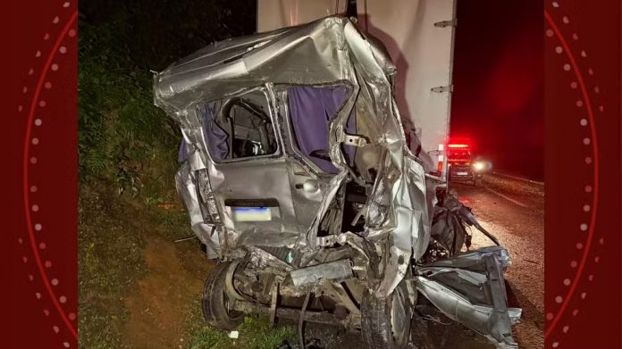Mulher morre e outras 4 pessoas ficam feridas em acidente na BR-277/PR, em Guarapuava Mulher morre e outras 4 pessoas ficam feridas em acidente na BR-277/PR, em Guarapuava