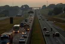 Via Dutra e Rio-Santos devem ter tráfego de cerca de 500 mil veículos no Ano Novo Via Dutra e Rio-Santos devem ter tráfego de cerca de 500 mil veículos no Ano Novo