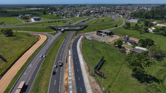 Liberado ao tráfego mais um trecho da marginal sul da BR-101/SC, em Araranguá Liberado ao tráfego mais um trecho da marginal sul da BR-101/SC, em Araranguá