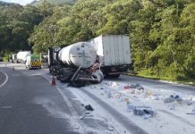 Caminhoneiro morre em acidente na BR-376/PR envolvendo carretas e caminhão, em Guaratuba Caminhoneiro morre em acidente na BR-376/PR envolvendo carretas e caminhão, em Guaratuba