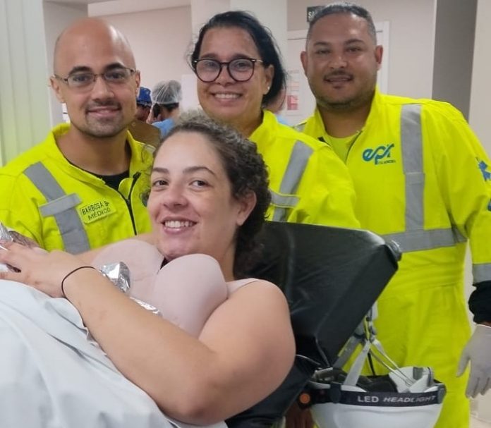 Bebê Antônio nasce na beira da estrada BR-040/MG, entre Itabirito e BH