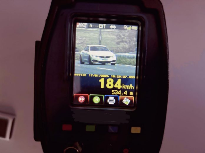 BMW é flagrada a quase 200 km/h na BR-101/PE, em Igarassu BMW é flagrada a quase 200 km/h na BR-101/PE, em Igarassu